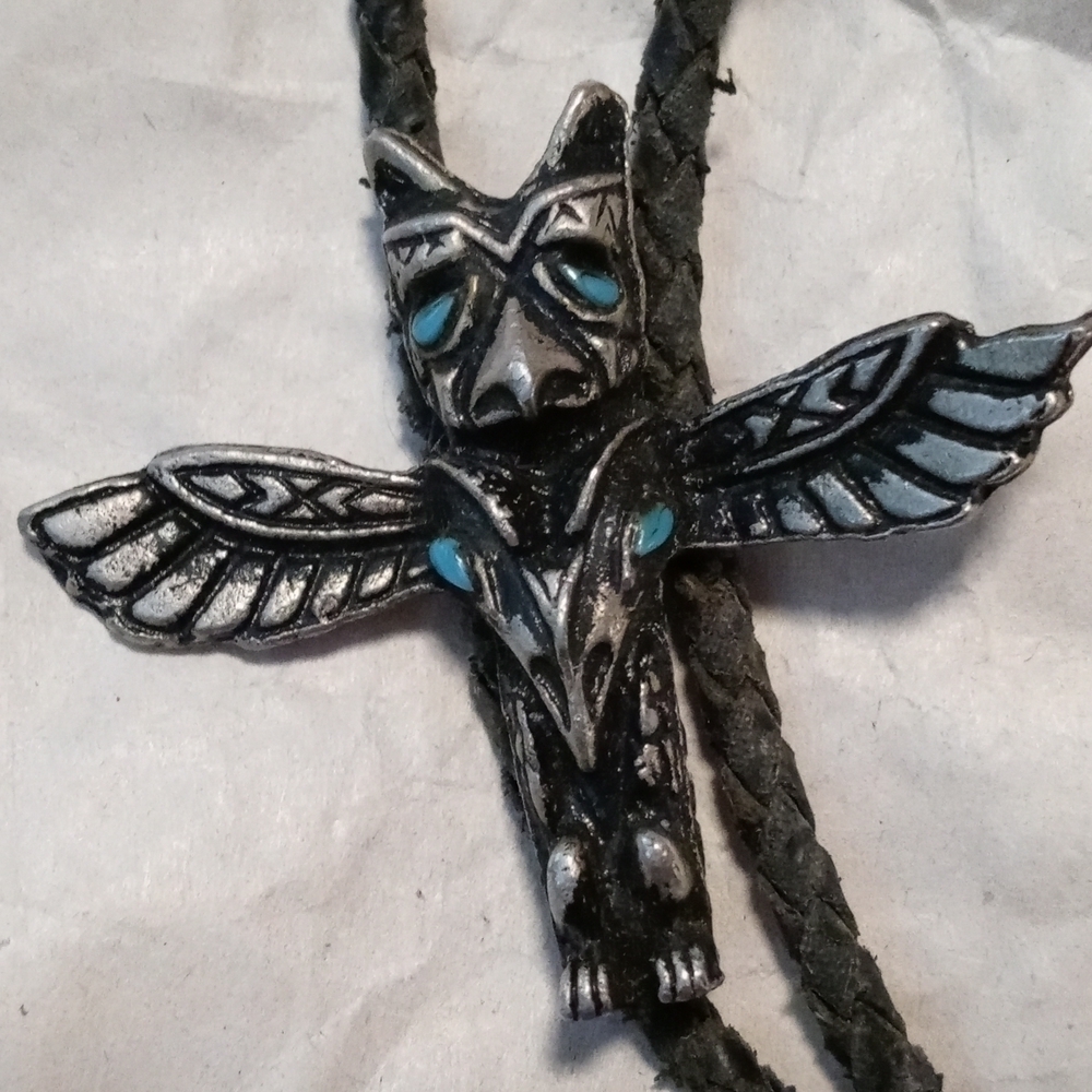Gorgeous Thunderbird Bolo tie turqois accents leather strap